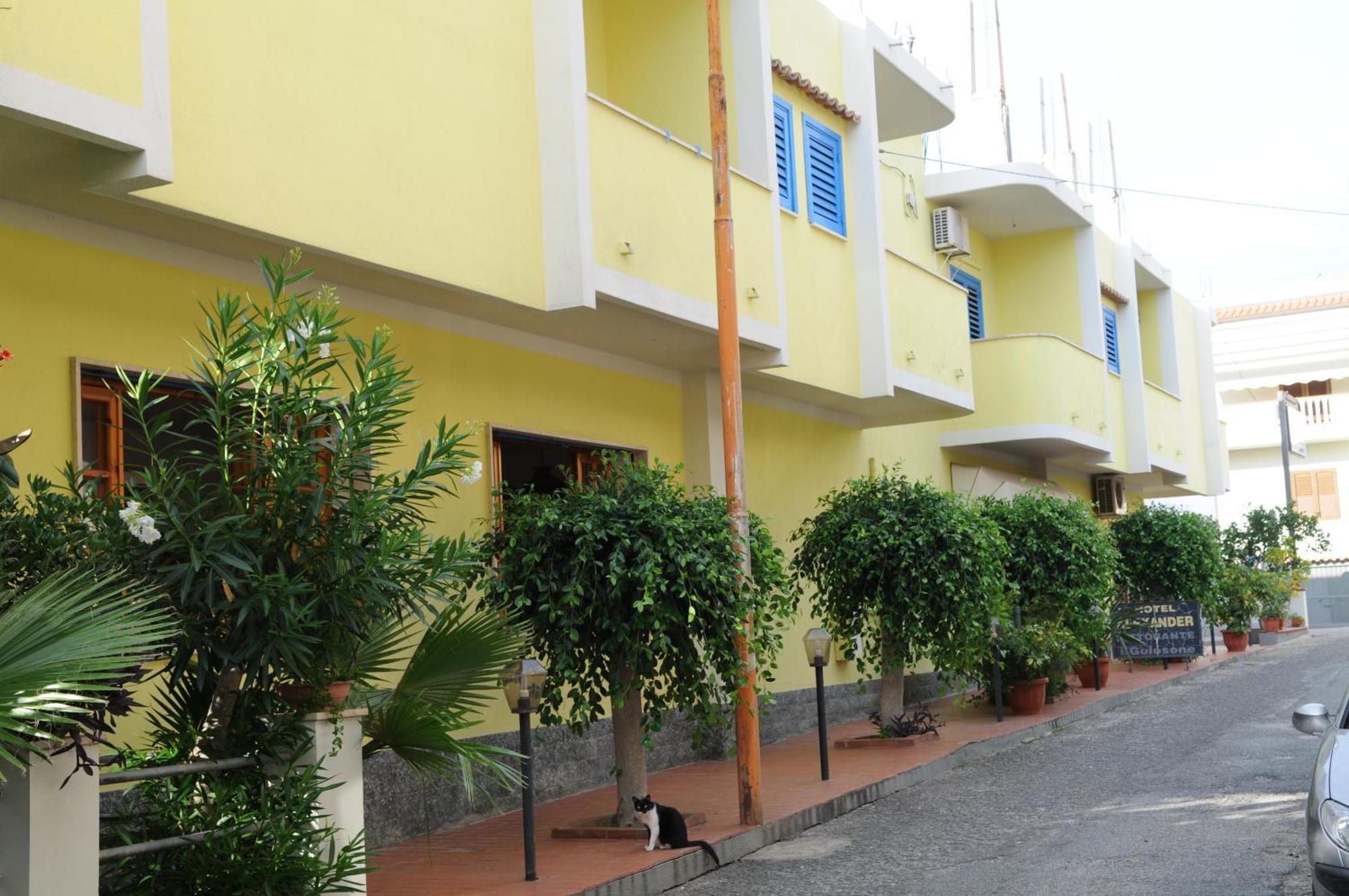 Hotel Alexander Santa Domenica  Exterior photo